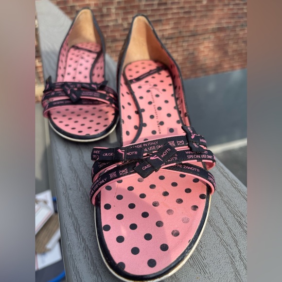 Rare Giuseppe Zanotti Black and Pink Kitten Heel (US 7) - Picture 5 of 9